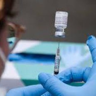 Vaccini, Ema: parere positivo per anti-Rsv in 50-59 anni a maggior rischio infezione