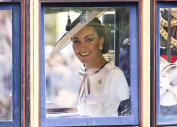 Kate Middleton, il ritorno dopo mesi: in bianco per sua prima uscita pubblica