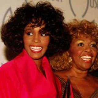 Whitney Houston, morta la madre Cissy: la leggendaria cantante gospel aveva 91 anni