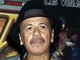 Carlos Santana si è rotto un dito e deve cancellare i concerti