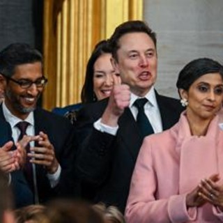 Trump promette bandiera Usa su Marte, Elon Musk esulta - Video