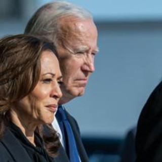 &quot;Non sono Biden&quot;, Harris tra lealtà e distanza a un mese da elezioni Usa