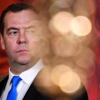 Medvedev avverte Ucraina e Nato: &quot;Minaccia nucleare non è bluff, risposta sarà distruttiva&quot;