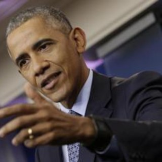 Elezioni Usa, da Barack e Michelle Obama sostegno a Kamala Harris come presidente - Video