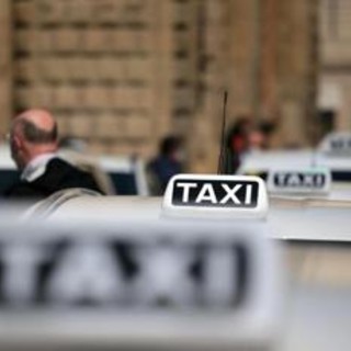 Taxi, a Roma sono la metà di Madrid: Parigi inarrivabile. Bittarelli: &quot;Servono 300 licenze subito nella Capitale&quot;
