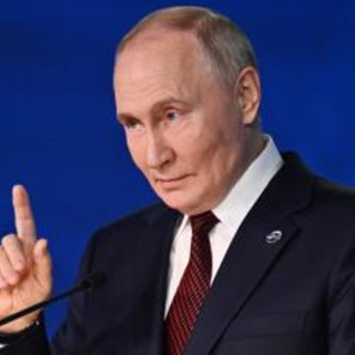 Putin: &quot;Complimenti a Trump, pronto a dialogare con lui&quot;