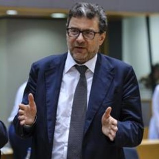 Giorgetti: &quot;Accise? Probabile allineamento, giù per benzina e su per gasolio&quot;