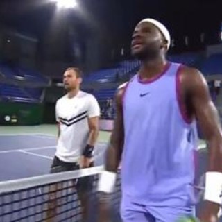 Atp Shanghai, Tiafoe furioso con l'arbitro: raffica di 'vaffa' - Video