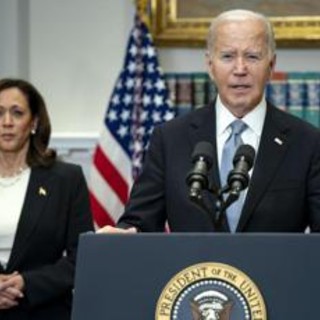 Biden si ritira, chi sfida Donald Trump? Cosa succede ora