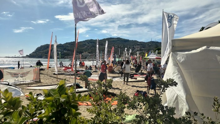 Diano Marina: verso la fine dell'undicesima edizione del WindFestival, stasera ‘TF7 Sports Awards’ e 'Bikini Contest'