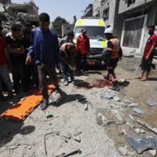 Gaza, media: &quot;Raid Israele su campo profughi, 12 morti&quot;