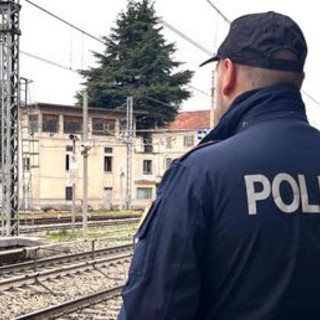 Bologna, ragazzino aggredisce capotreno e gli fa saltare due denti