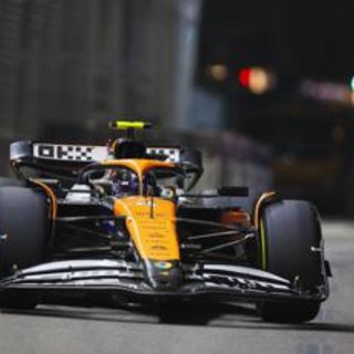 F1 Gp Singapore, Norris domina la gara. Sul podio Verstappen e Piastri