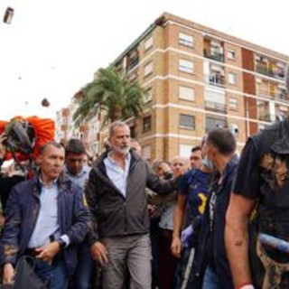 Alluvione in Spagna, &quot;assassino&quot;: re Felipe contestato a Valencia - Video