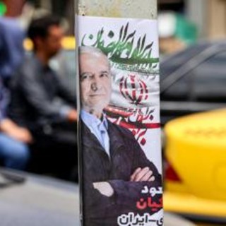 Iran, chi è il neo presidente riformista Masoud Pezeshkian