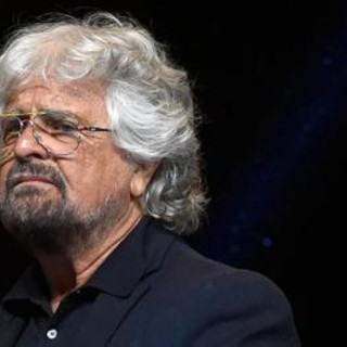 M5S, Grillo contro gli 'Altri': &quot;Un giorno non infesteranno le istituzioni, basta pifferai&quot;