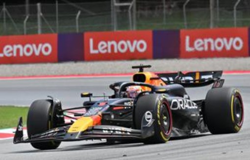 Gp Spagna, Verstappen trionfa con Red Bull e Ferrari giù dal podio