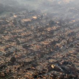 Incendio Los Angeles, la devastazione ripresa dal drone - Video